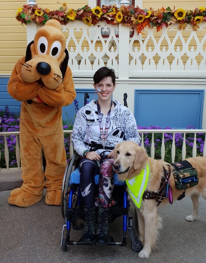 Bram de hulphond en Alex samen in Disneyland