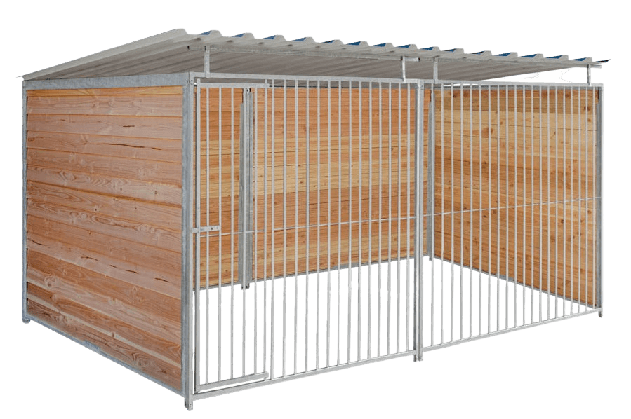 Hondenkennel buiten met hout